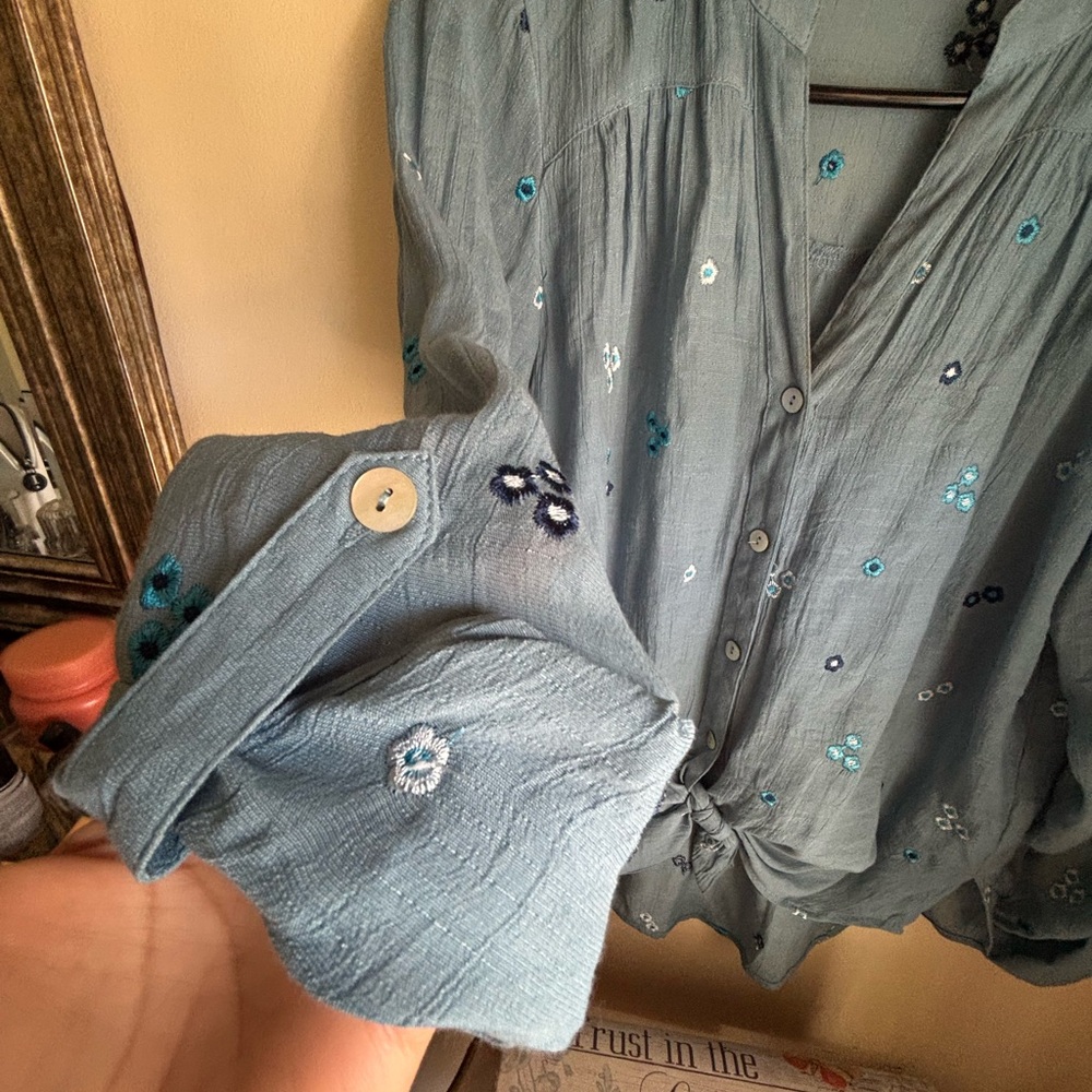 Figueroa & Flower Blue Floral Top for Women small size - Picture 9 of 13